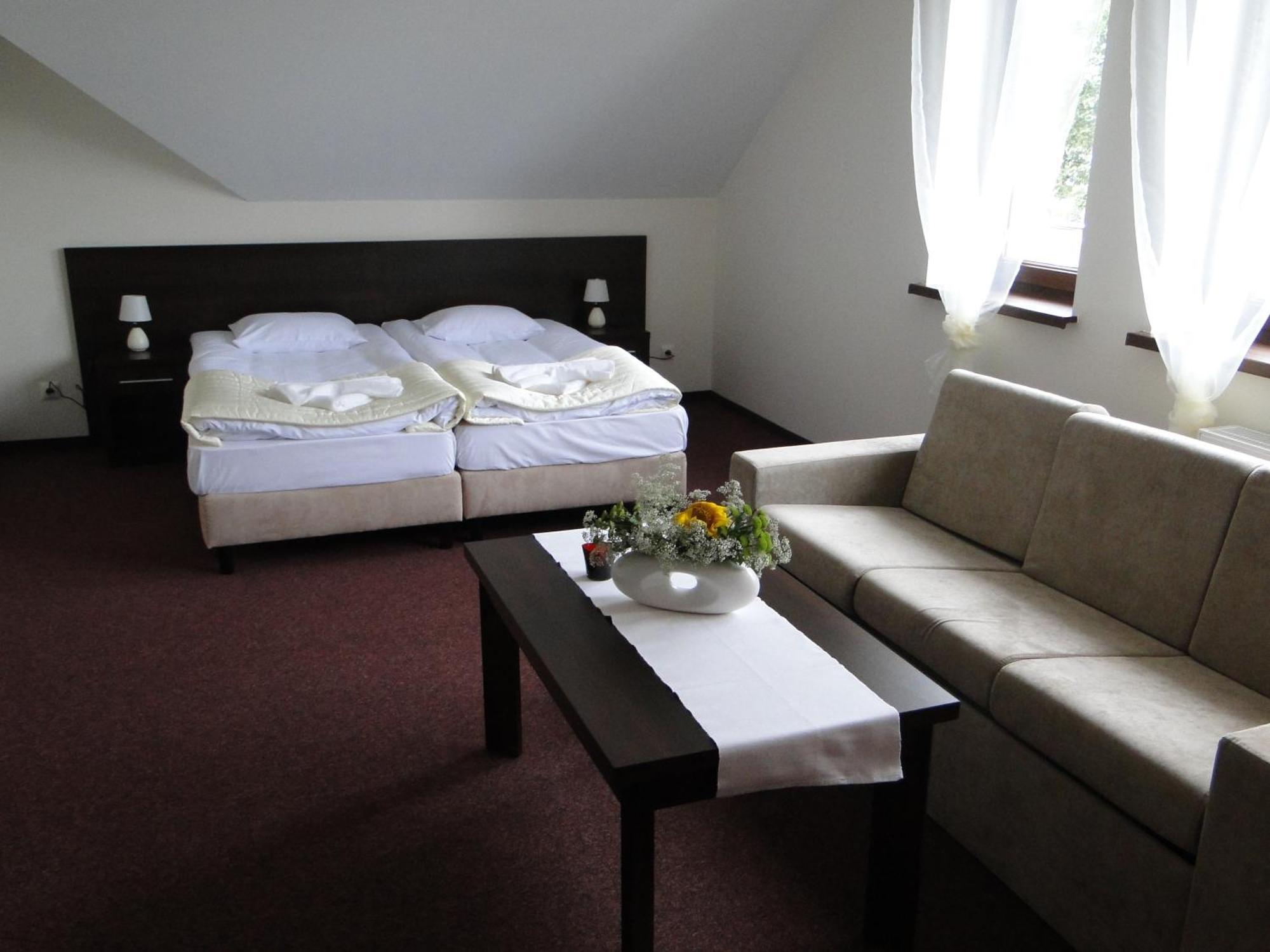 Hotel Cynamon Tokarnia  Екстер'єр фото